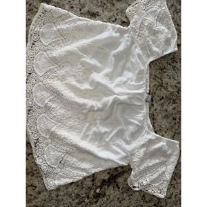 American eagle outfitters womens Off White off shoulder lace cropped shirt. 5246